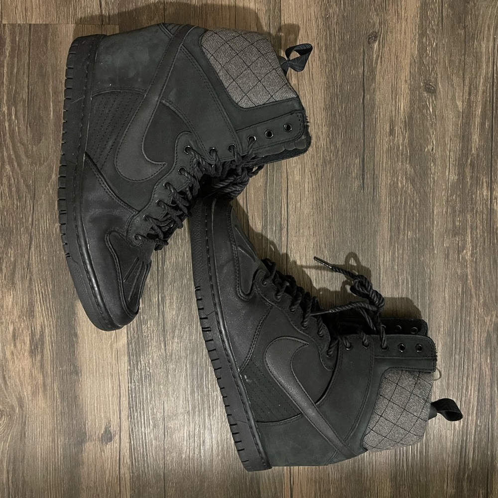 Nike Wedge Sneaker
